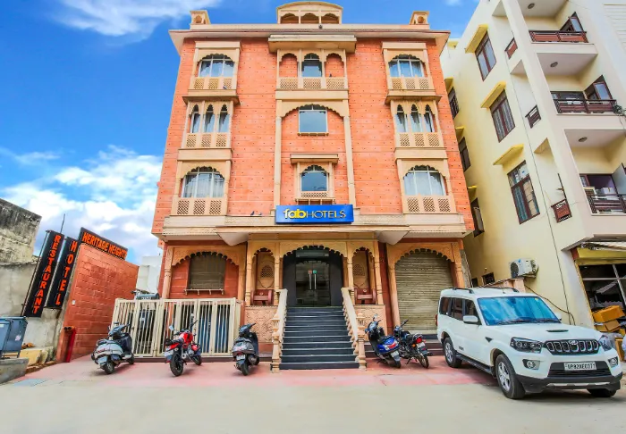 FabHotel Tipsyy Inn Suites