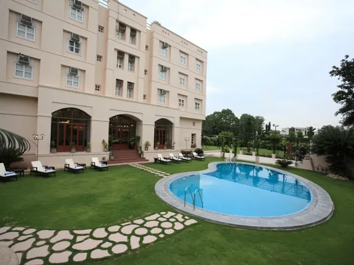 HOTEL PARAS MAHAL